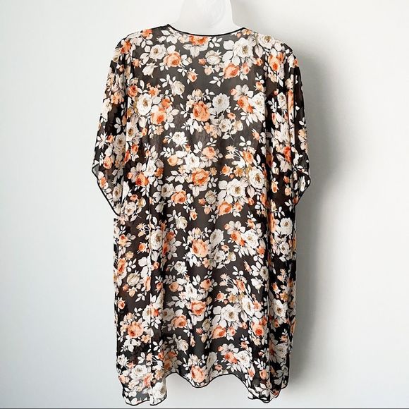 Beautiful Flowy Flower Kimono Throw 🌹 - Picture 6 of 9